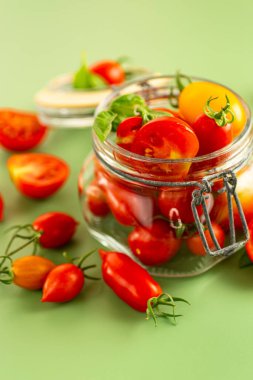 Olgun domatesler salataya hazır..