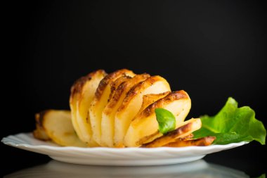 Küf içinde sıcak patates ve domuz yağı..