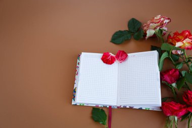 Yaratıcı bir ilham: Pembe bir hayat, kahve ve bir defter..