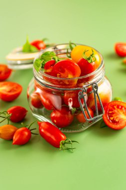 Olgun domatesler salataya hazır..