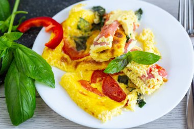 Sebzeli ve otlu omlet..