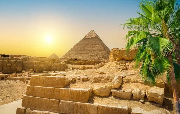 Pyramide Von Khafre Und Ruinen Der Wüste — Stockfoto