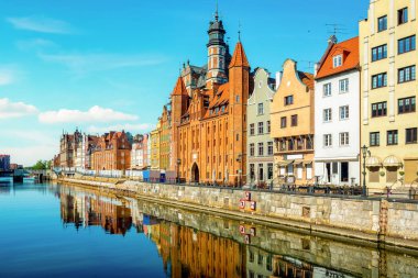 Polonya 'nın Gdansk kentindeki Motawa Nehri' ndeki Kanal