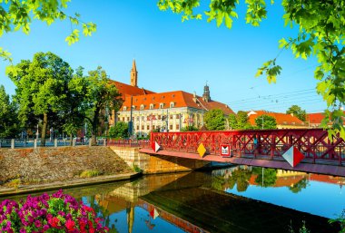 Wyspa Piasek Adası 'ndaki Kum Köprüsü Wroclaw, Polonya