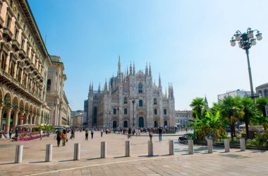 Sabahın erken saatlerinde Milano 'daki Katolik Katedrali