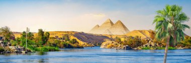 Aswan ve piramitler yakınlarındaki Büyük Nil Panoraması
