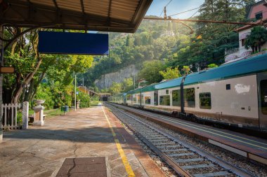 Varenna Esino Perledo platformlarının görüntüsü