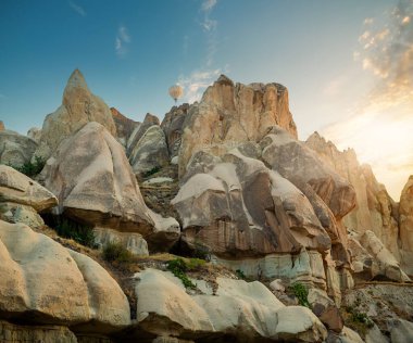 Kapadokya, Türkiye üzerinde uçan sıcak hava balonları