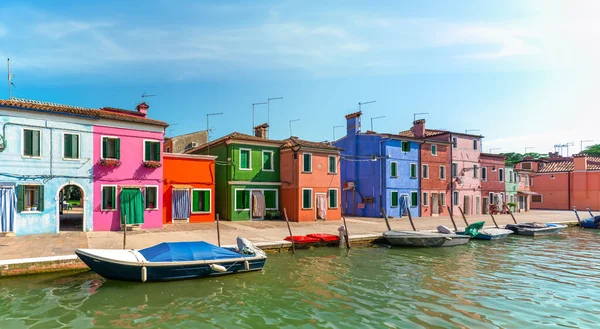 Färgade Hus Venetianska Staden Burano Italien Royaltyfria Stockfoton