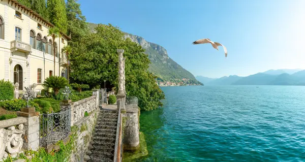 Blick Auf Den Comer See Von Der Villa Monastero Italien lizenzfreie Stockbilder