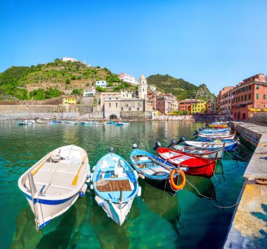 Yazın Vernazza manzarası, Cinque Terre, Liguria, İtalya