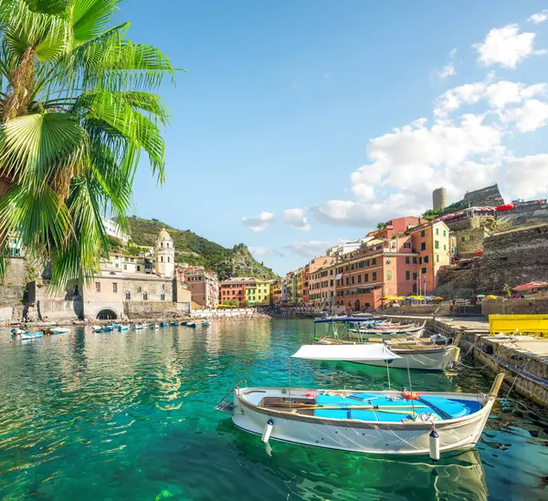 여름에 Vernazza의 Cinque Terre 리구리아 이탈리아 스톡 사진