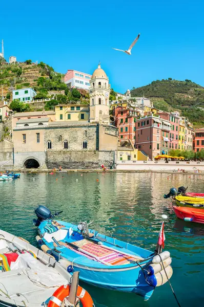 Blick Auf Vernazza Sommer Cinque Terre Ligurien Italien lizenzfreie Stockfotos