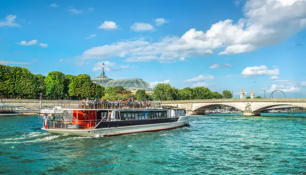 Мост Александра Париже Реке Сена — стоковое фото