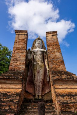 Tayland 'ın UNESCO Dünya Mirası Alanı, Sukhothai Tarih Parkı, Wat Mahathat Tapınağı' nın yeridir..