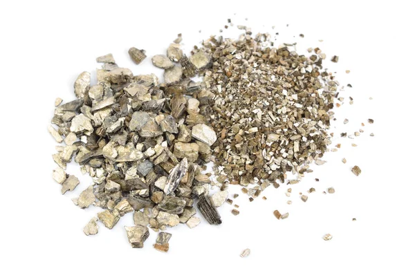 Heep Expanded Vermiculite Hintergrund Verschiedene Fraktionen Isoliert Auf Weißem Hintergrund — Stockfoto