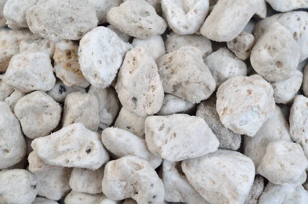 Пористые Белые Вулканические Породы Изолированы Белом Фоне Лавовый Камень Пемза — стоковое фото