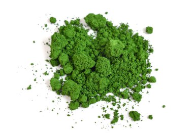 Beyaz zemin üzerinde krom III oksit veya krom.