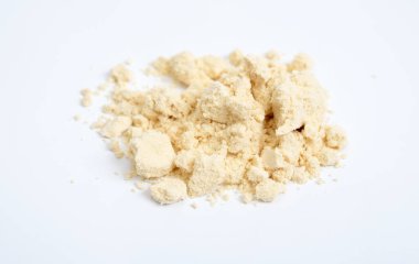 Besin katkı maddesi. Beyaz arka planda izole edilmiş bitki protein tozu.