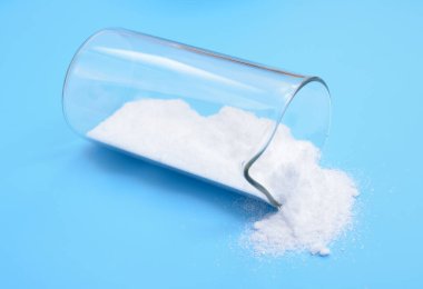 Taurin ya da 2 aminoethanesulfonik asit. Mavi arkaplanda.