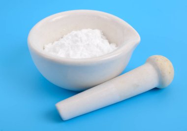 Mannitol, tatlandırıcı ve ilaç olarak kullanılan bir tür alkoldür.,