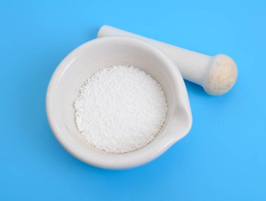 Sodyum metasilikat formülü Na2SiO3 olan kimyasal maddedir.