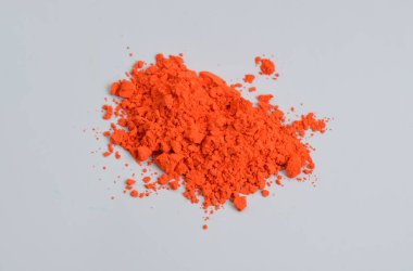 Kurşun II, IV oksit, ayrıca kırmızı kurşun veya minyum olarak da bilinir, formülü Pb3O4 olan inorganik bileşiktir.