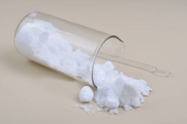 Hexamethylenetramine HMTA, ayrıca 1,3,5,7-tetraazaadamantan veya Hexamine olarak da bilinir.