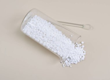 Kalsiyum klorür, kimyasal formülü CaCl2 olan bir inorganik bileşiktir.