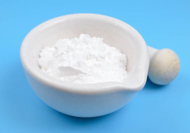 Allantoin formülü C4H6N4O3 olan kimyasal bir bileşiktir. Ayrıca 5-ureidohydantoin veya glyoxyldiureide denir..