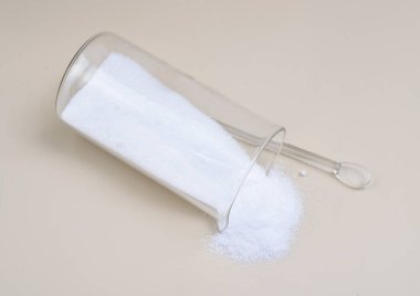 Borax (ayrıca sodyum borat, tincal ve tincar olarak da bilinir), Na2H20B4O17 kimyasal formülü ile bir tuz, susuz veya susuz sodyum borattır.