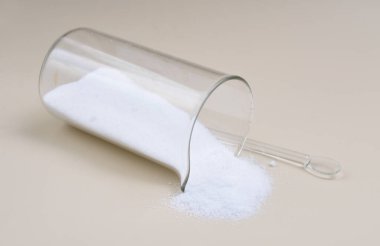 Borax (ayrıca sodyum borat, tincal ve tincar olarak da bilinir), Na2H20B4O17 kimyasal formülü ile bir tuz, susuz veya susuz sodyum borattır.