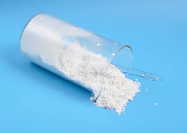 Kalsiyum stearat kalsiyum sabunu olarak sınıflandırılan bir kalsiyum karboksilat tuzu..