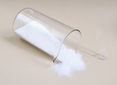 Oxalik asit, sistematik adı etaneoik asit olan organik bir asittir.