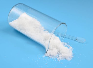 Sodyum nitrat formülü NaNO3 olan kimyasal bileşiktir.