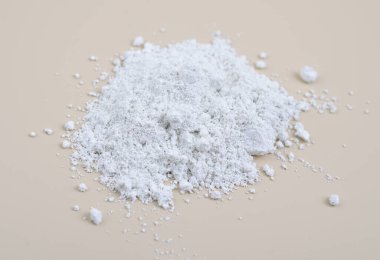 Çinko oksit formülü ZnO olan inorganik bir bileşiktir.