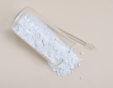 Çinko oksit formülü ZnO olan inorganik bir bileşiktir.