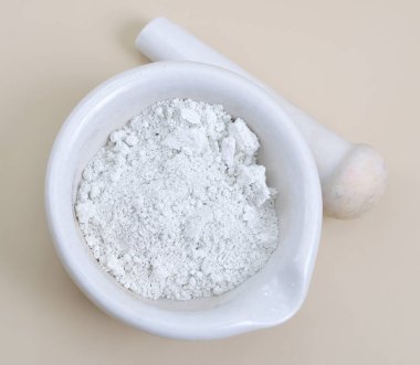 Çinko oksit formülü ZnO olan inorganik bir bileşiktir.