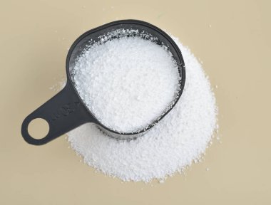 Lysin veya Lys birçok proteinin öncüsü olan bir a-amino asittir..