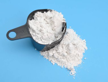 Kalsiyum hipoklorit CaOCl2. Kimyasal adı kalsiyum hipoklorit. Aynı zamanda kireç klorür de denir..