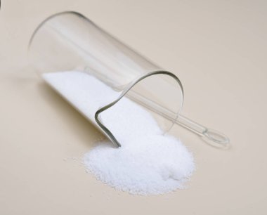 Amonyum klorür kimyasal formülü NH4CI olan bir inorganik kimyasal bileşiktir.