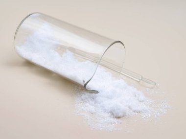 Sülfürik asit, ayrıca amidosulfonik asit, amidosulfürik asit, aminosulfonik asit, sülfamik asit ve sülfürik asit olarak da bilinir.