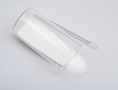 Propilparaben ayrıca propil paraben olarak da yazılır..