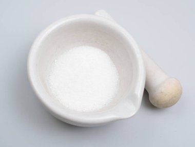 Propilparaben ayrıca propil paraben olarak da yazılır..