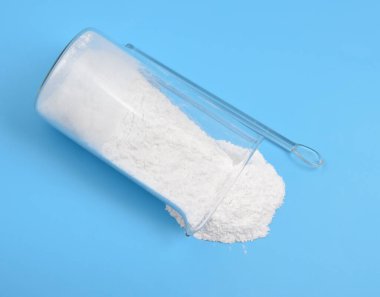 Talk, Mg3Si4O10 (OH) 2 kimyasal formülü ile sulandırılmış magnezyum silikatından oluşan bir kil mineraldir.