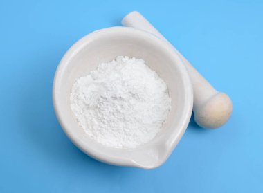 Talk, Mg3Si4O10 (OH) 2 kimyasal formülü ile sulandırılmış magnezyum silikatından oluşan bir kil mineraldir.