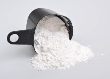 Magnezyum stearat. Bu bir sabun, iki eşdeğerde stearat ve bir magnezyum katmanı içeren tuzu içerir..