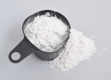 Magnezyum stearat. Bu bir sabun, iki eşdeğerde stearat ve bir magnezyum katmanı içeren tuzu içerir..