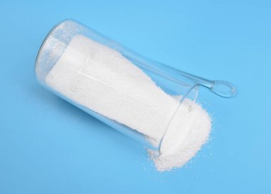 Sucrose, glikoz ve früktoz alt birimlerinden oluşan bir şekerdir..