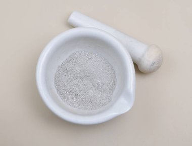 B7 vitamini veya H vitamini olarak da bilinir.